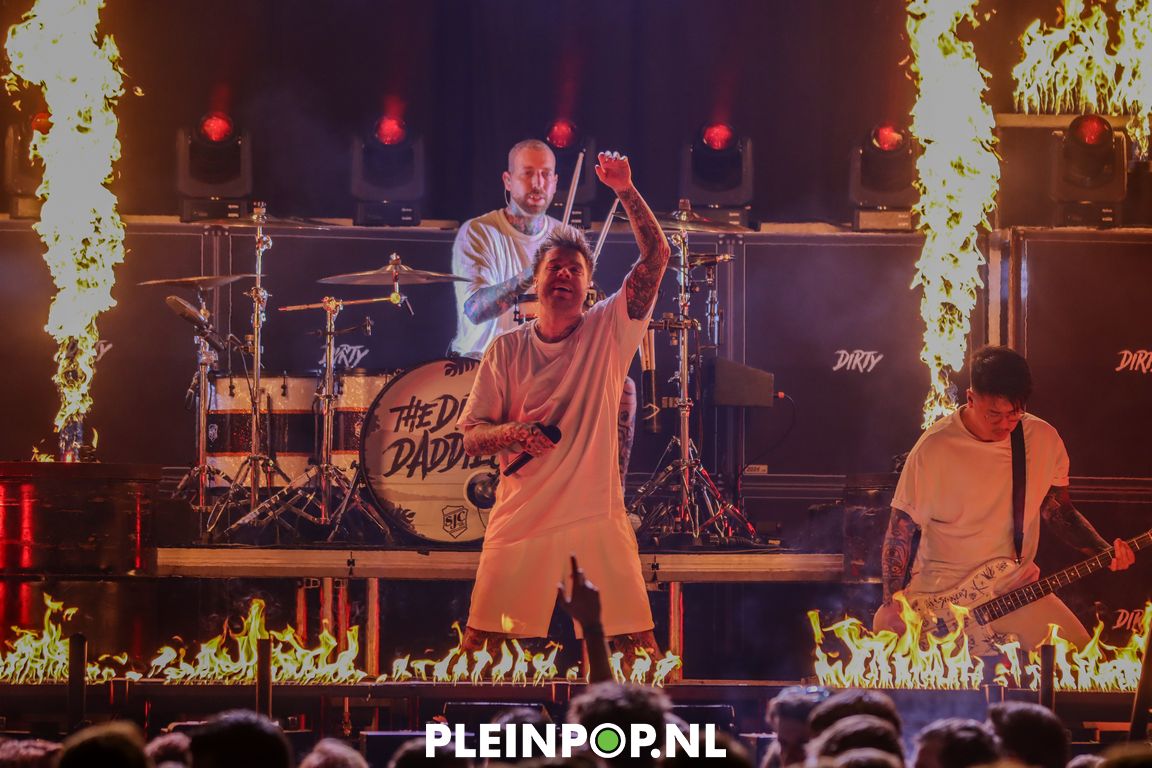 THE DIRTY DADDIES     (90)